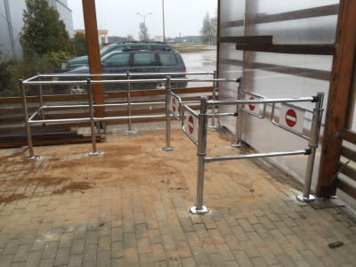 Gelahus i Sigulda - automatiske inngangsporter 2